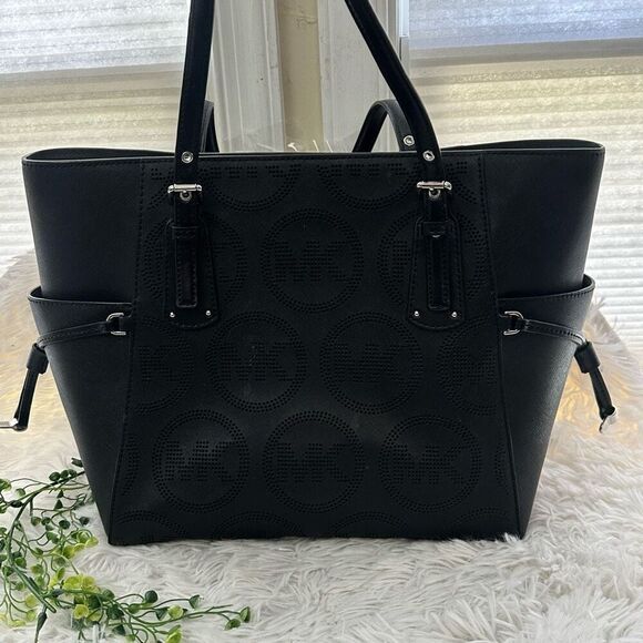 Michael Kors Voyager Large Black Leather Signature MK perforated Logo Tote Bag - Picture 4 of 14